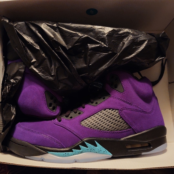 Jordan grapes Athletic Shoes